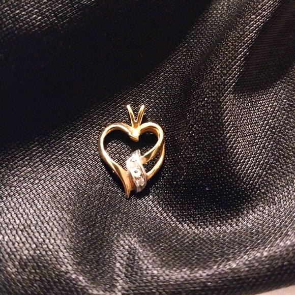 Solid 10k Gold Diamond Heart Pendant - Picture 3 of 9